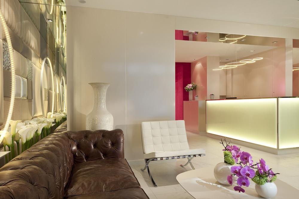 7 Eiffel by Malone Lobby Sitting Area
