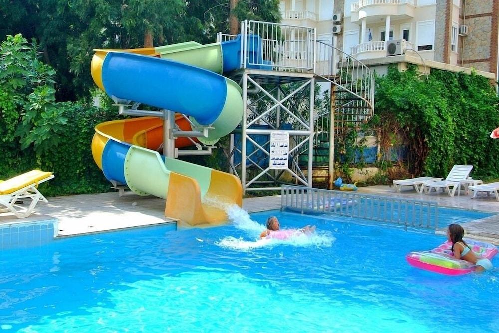 هيديف كليوباترا جولدن صن هوتل حمام سباحة