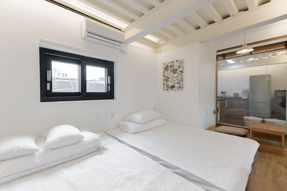 Sio L-Suite Room