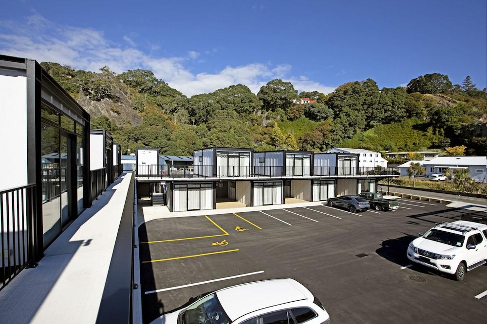 The Com Plex Motel Exterior