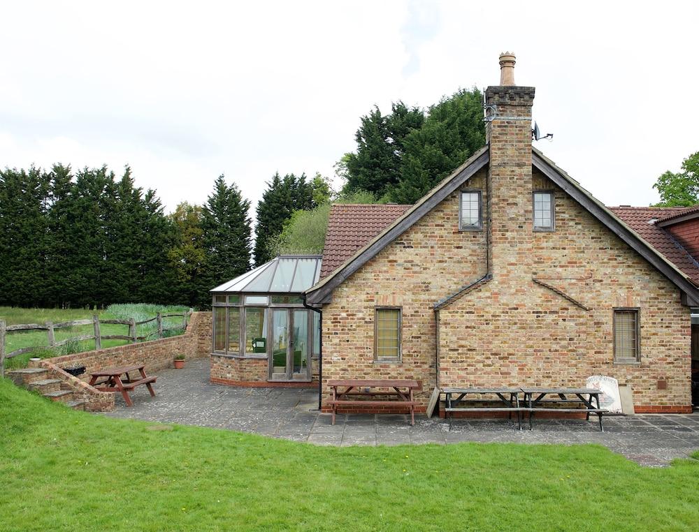 ليتل فوكسيس هوتل آند جاتويك أيربورت باركينج المنطقة الخارجية