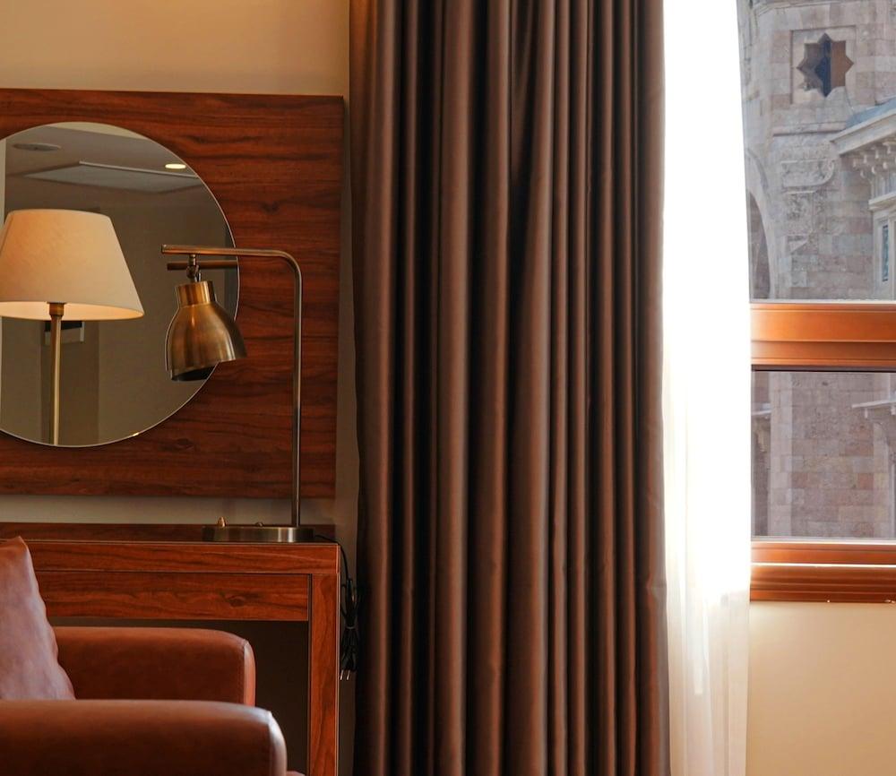 Grand Sirkeci Hotel Lobby