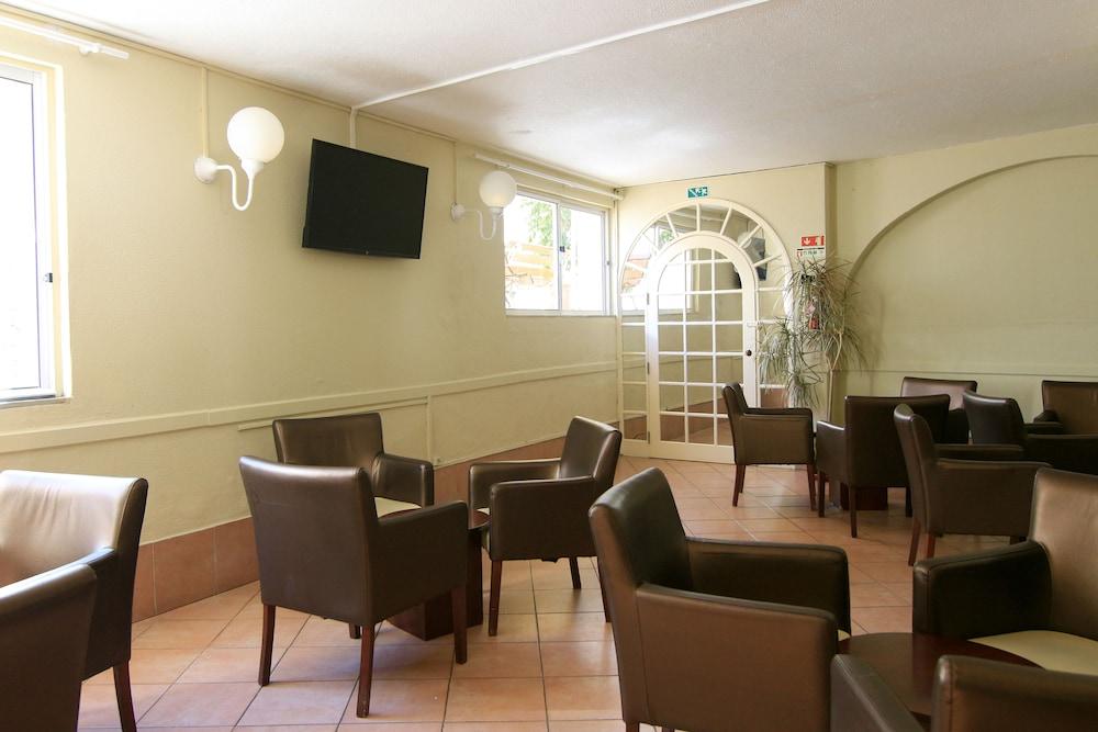 مونيكا إيزابيل بيتش كلوب منطقة الجلوس في الردهة