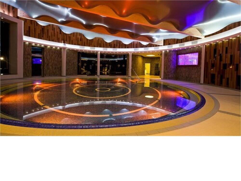 هوتل ويلنيس ميديكال سبا يونيترال حمام سباحة مغطى