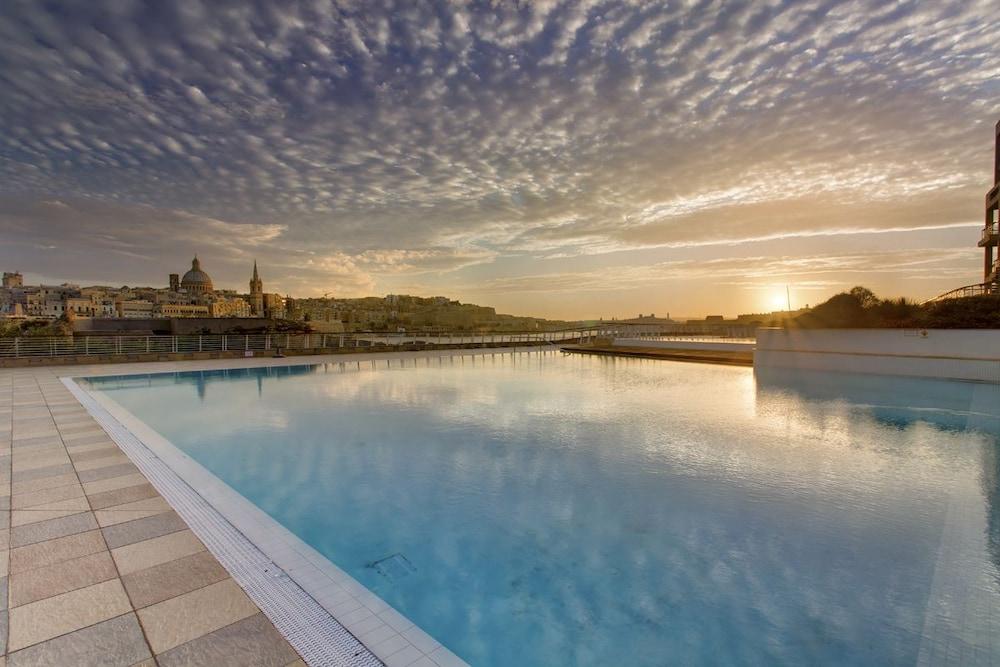 لاكشري أبارتمنت أوشن فيوز إن تيجني بوينت، ويذ بول حمام سباحة مكشوف