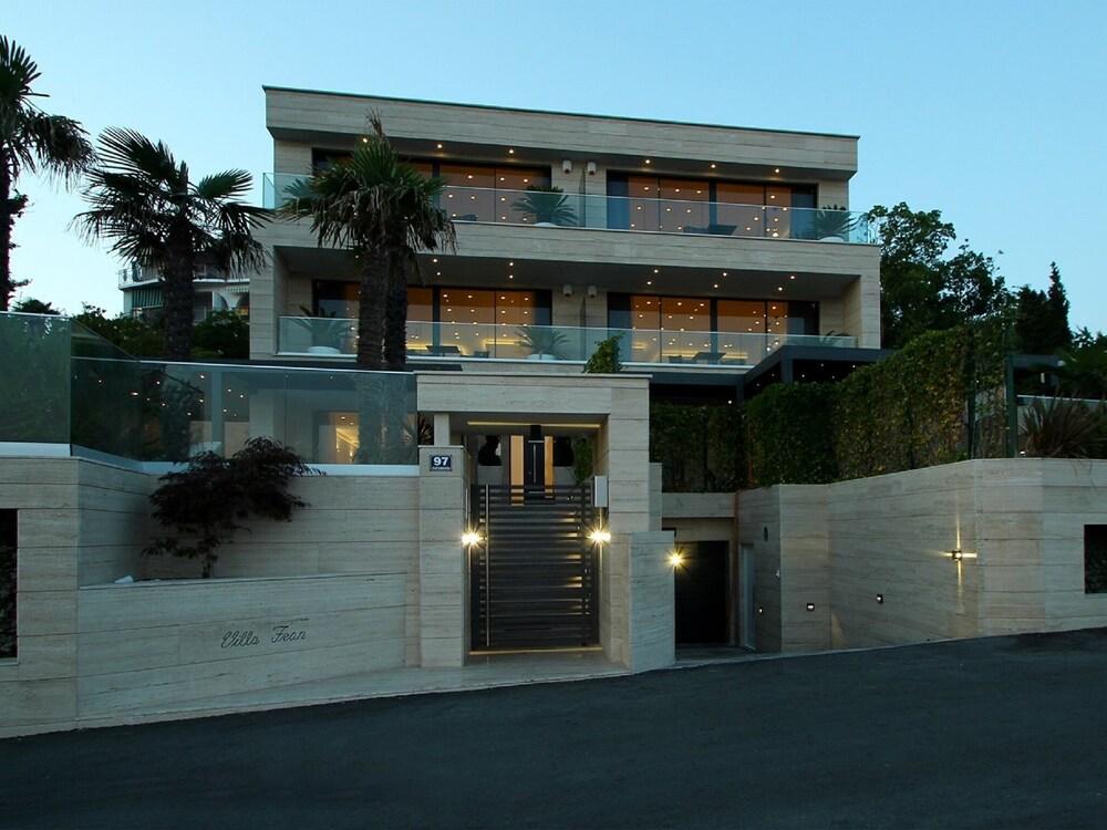 لاكوريوس تو بد روم أبارتمنت ويذ آه سي فيو إن كريكفينيكا المنطقة الخارجية