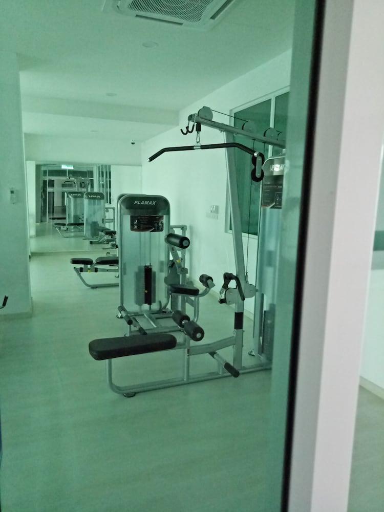 Georgetown Sea View Suite Gym