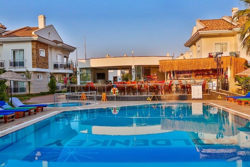 جولدن لايف بلو جرين ريزيدنس حمام سباحة مكشوف