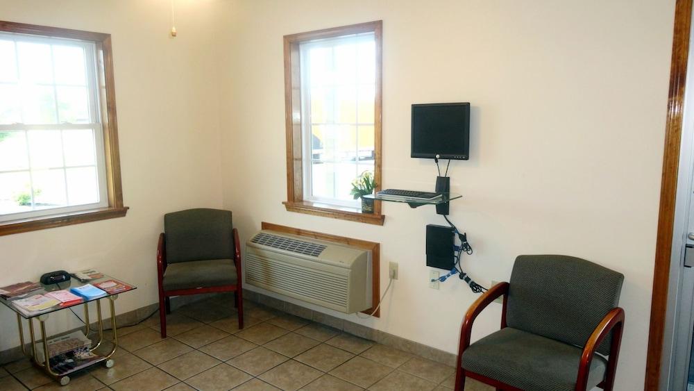 ريد كاربت إن نورث سيراكوز منطقة الجلوس في الردهة