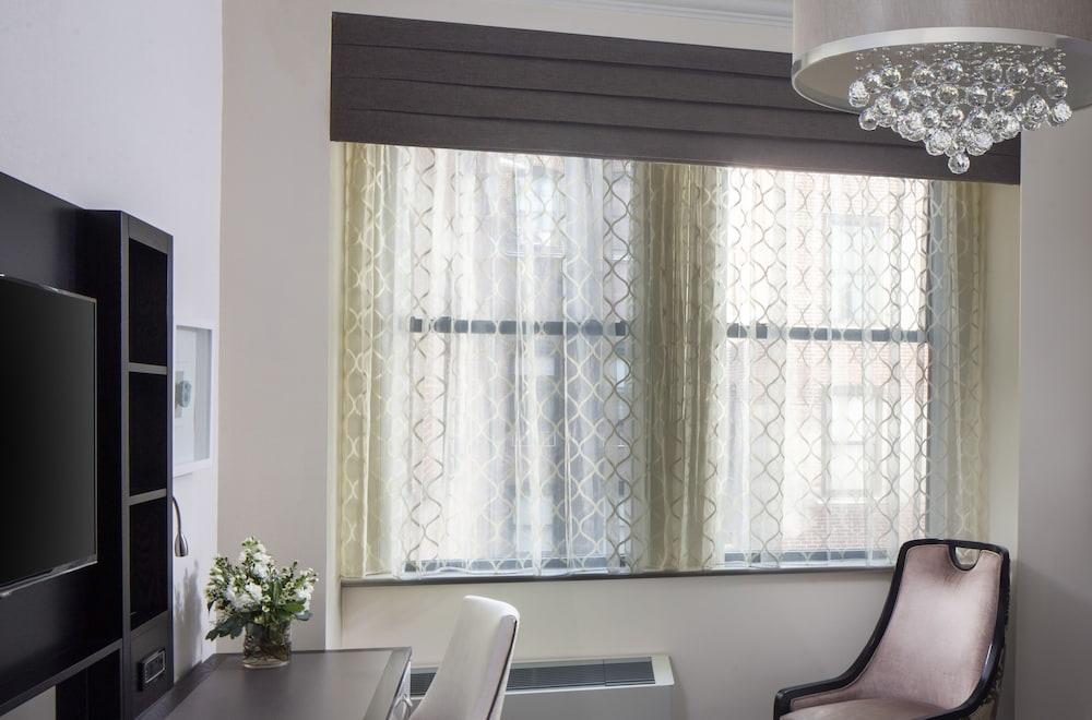 بارك ساوث هوتل، بارت أوف جاي دي في باي حياة غرفة