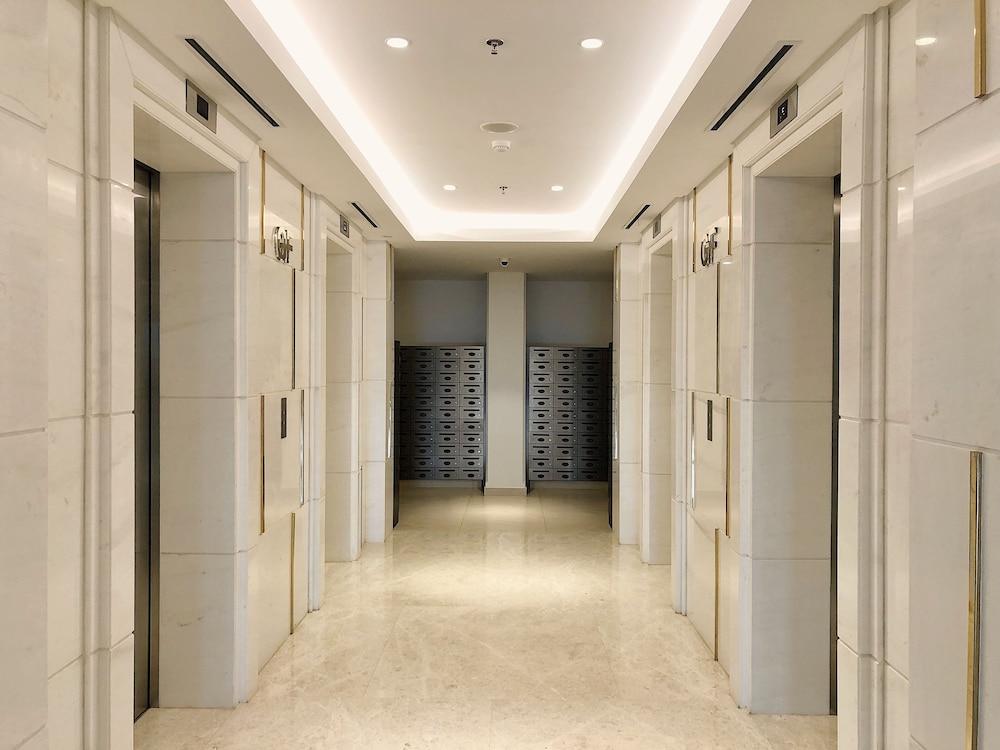 شقة جولد كوست بيك تطل على البحر من لونج سويتس الردهة