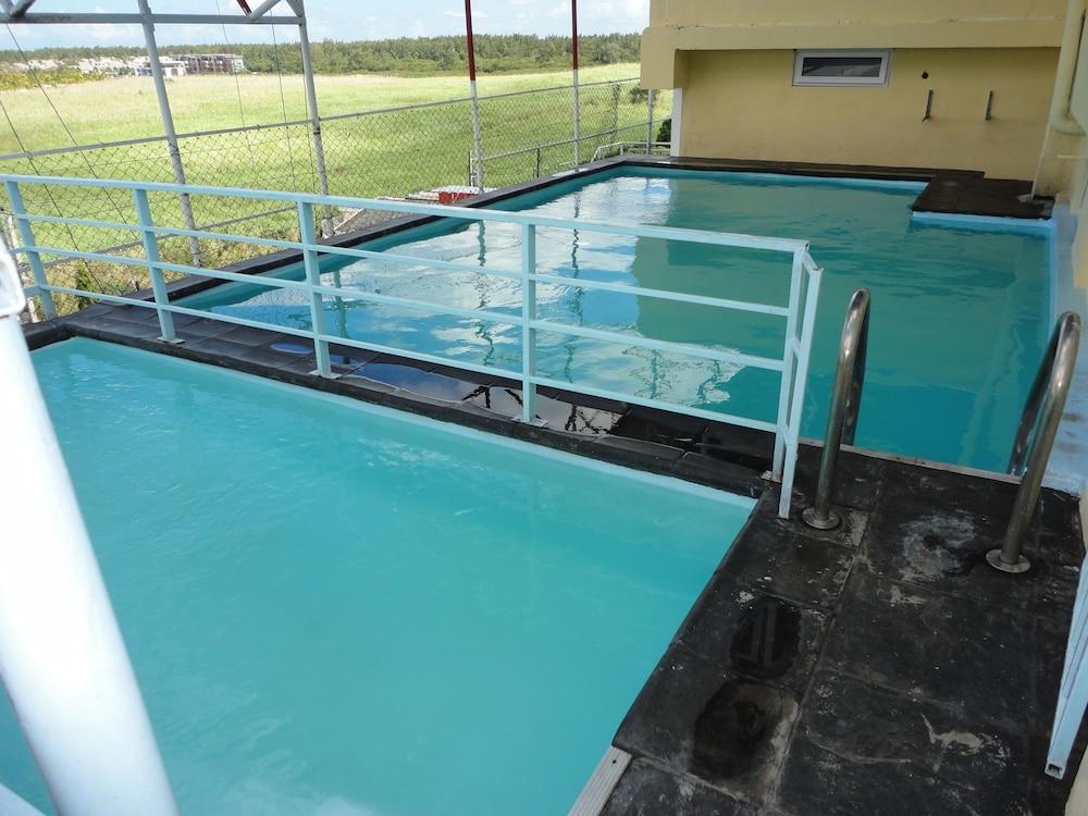 Hypertek Hotel Rooftop Pool