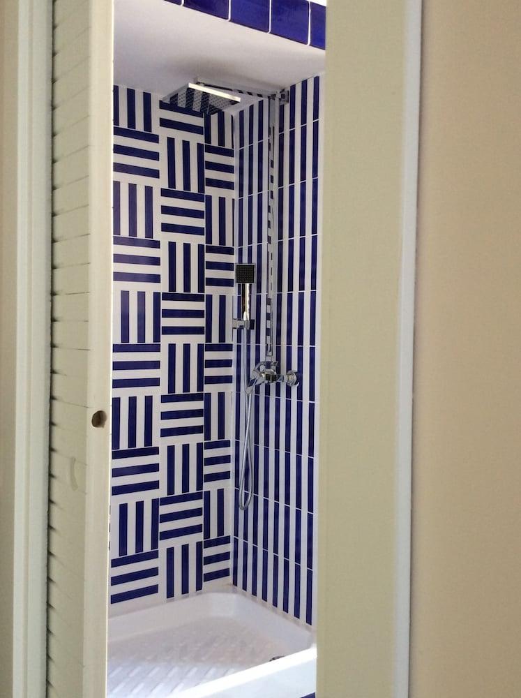 Moo Suite Deluxe Bathroom