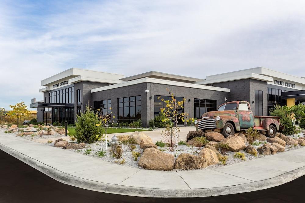 هوليداي إن آند سويتس سيدار فولز - ووترلو إي ينت ستا ا مي آيتش جي داخلي