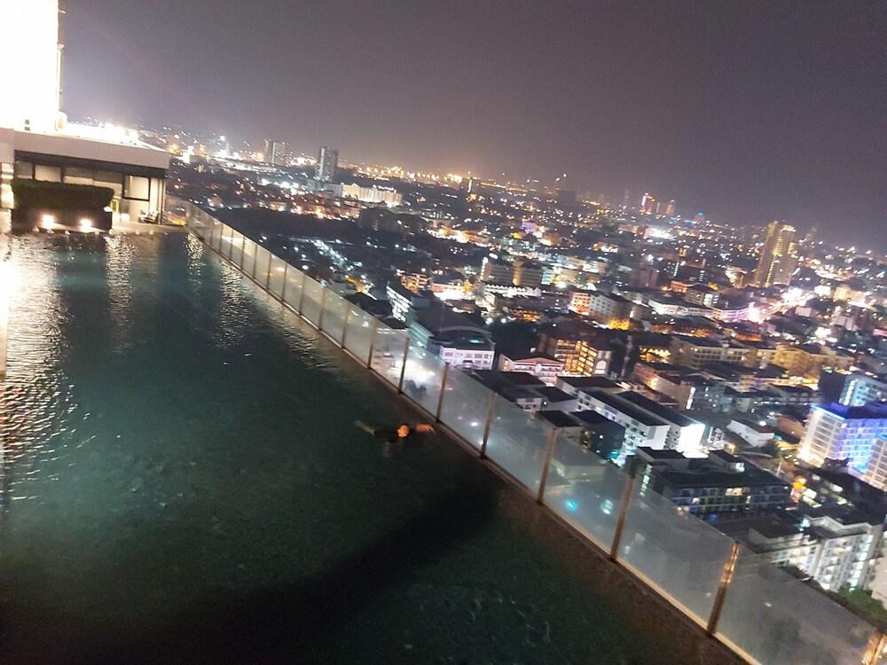 ذا بايز سنترال باتايا باي ألين الصورة الأساسية