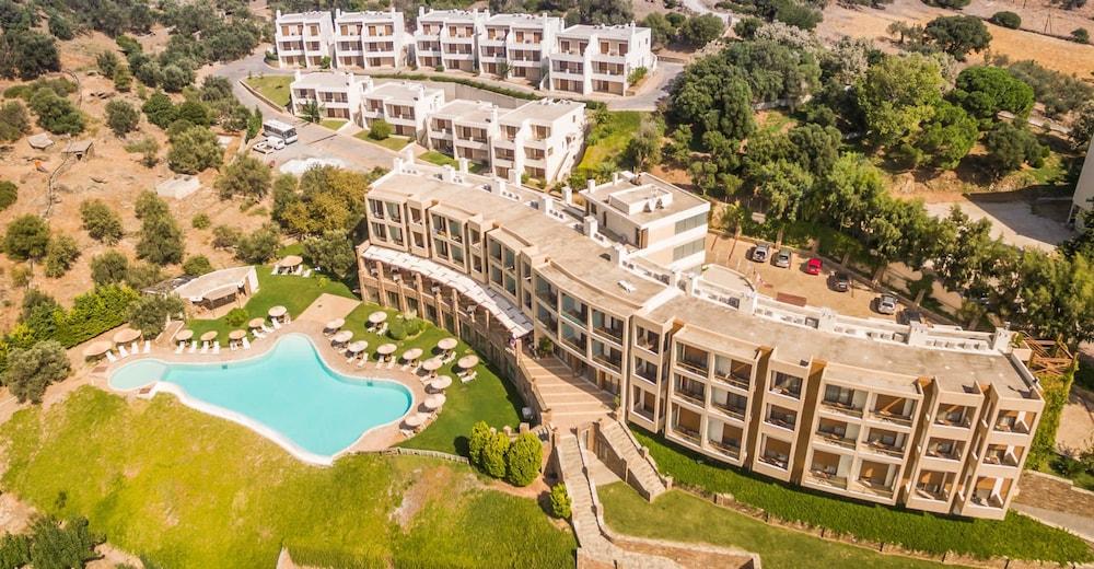 إيفيا هوتل آند سوتس