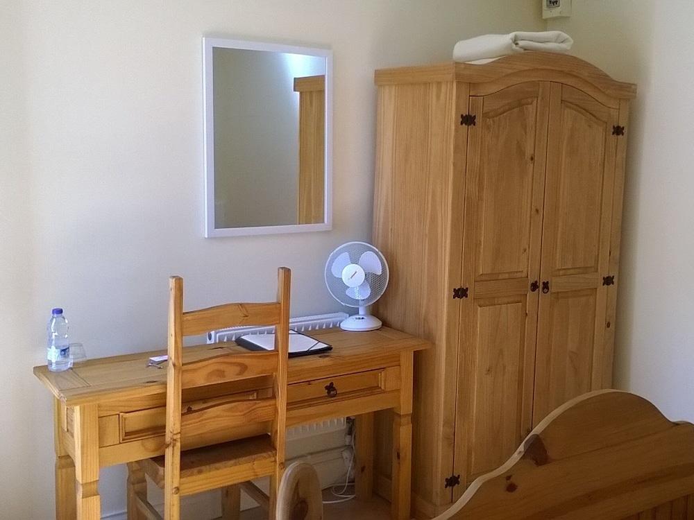 Ancienne Ecole Room
