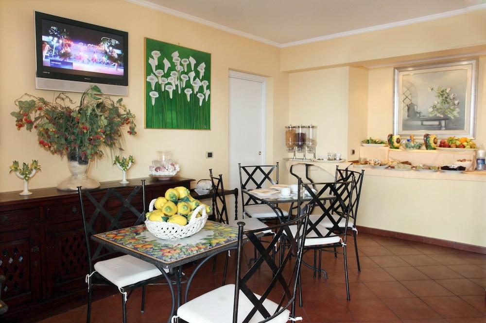 ميندوليا بيتش هوتل تفاصيل الفندق من الداخل