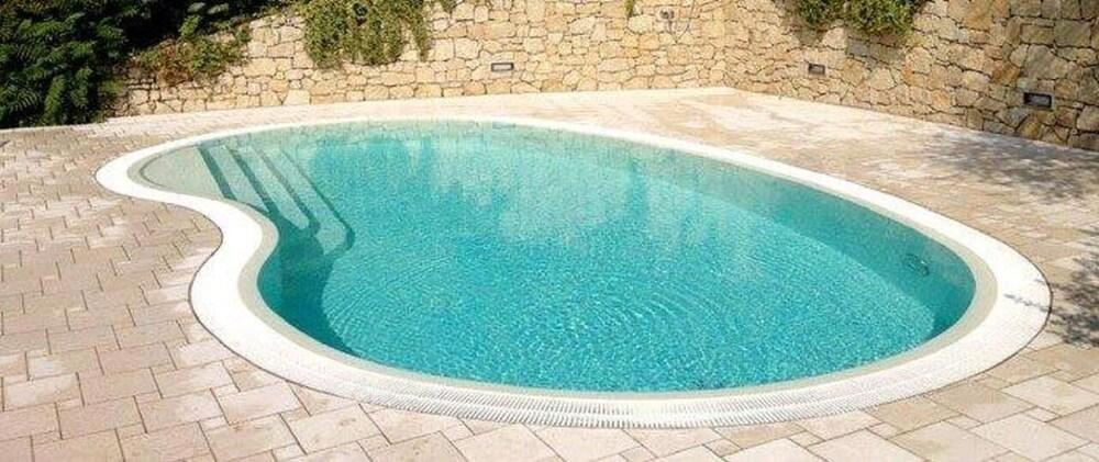 أجريتوريزمو كورتي لا ساكا حمام سباحة مكشوف