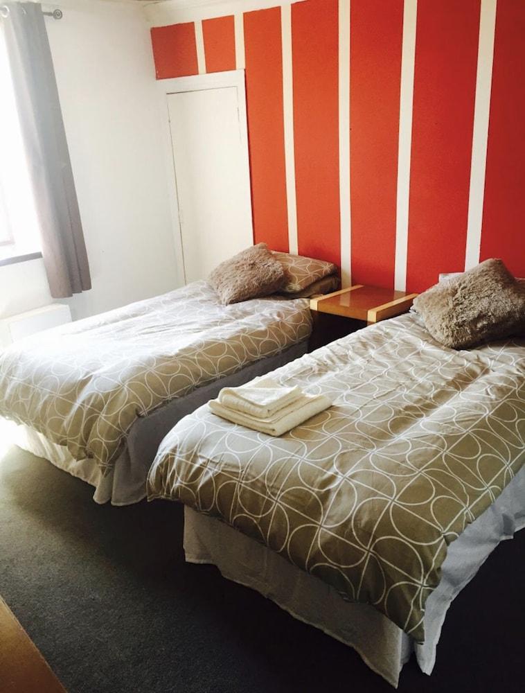 بلاك ساندز بد روم آند بريكفاست أن بار غرفة