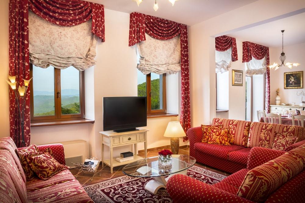 بالاتسو أنجيليكا أدلتس أونلي قاعة الاستقبال