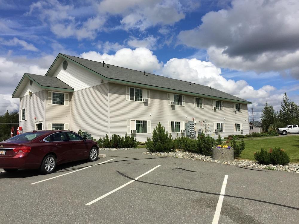 Alaska's Select Inn Wasilla Property Grounds