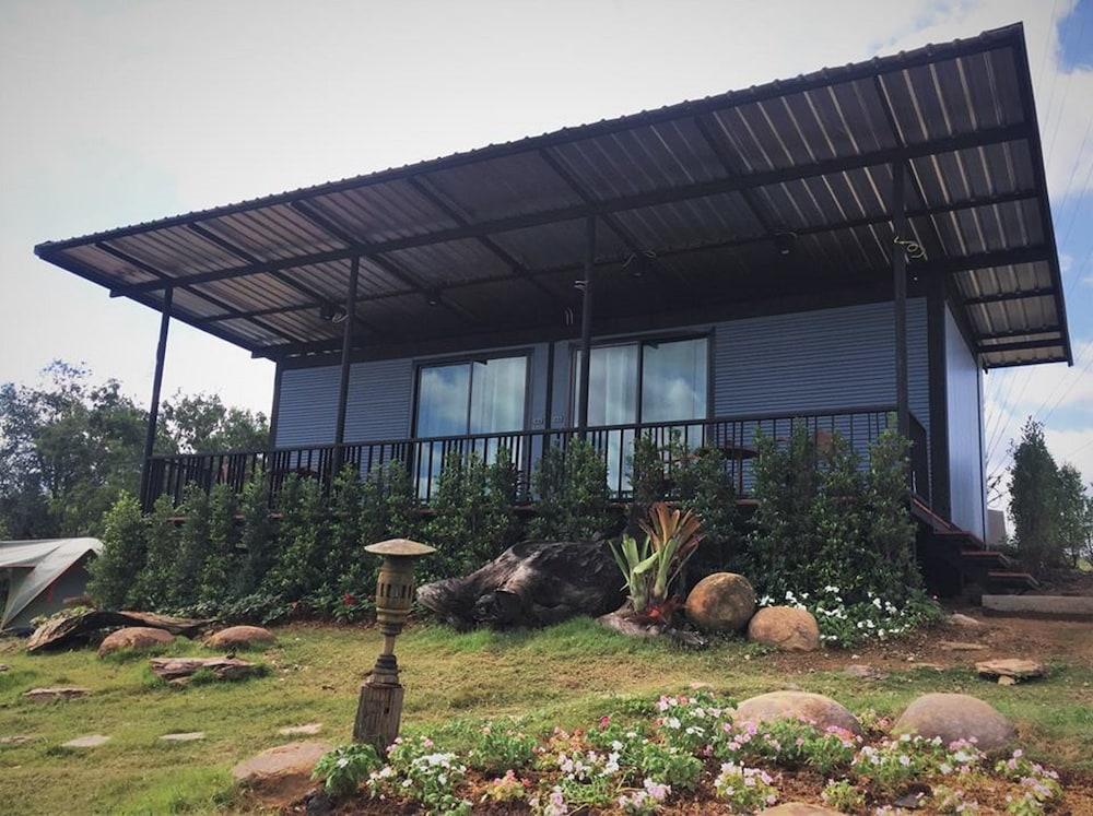 Silathong Coffee and Flower Property Grounds