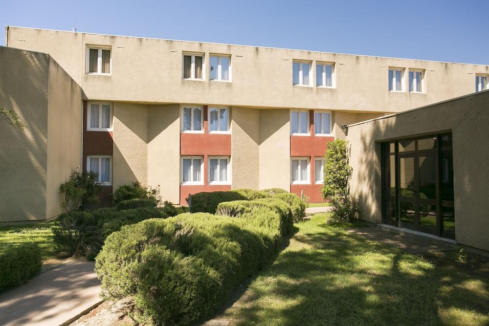ibis Avignon Sud Exterior