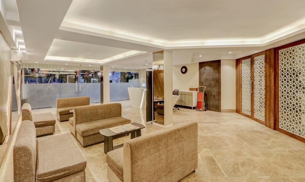 Treebo Radhe Palace, Lake Town Reception