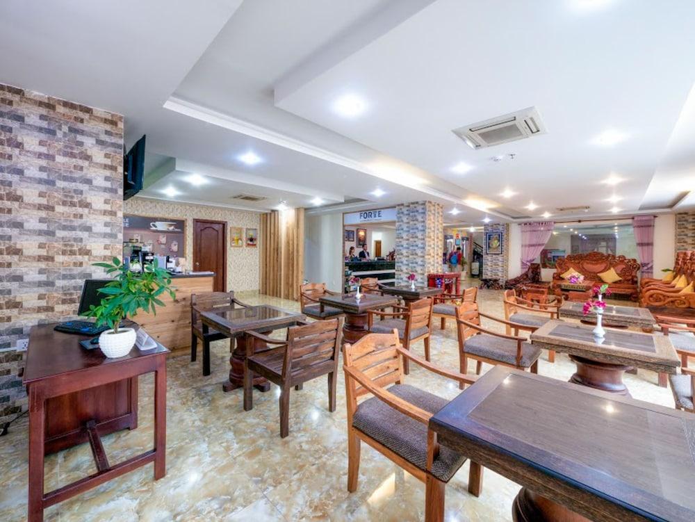 سامنانج لاور فنوم بينه هوتل منطقة الانتظار في الردهة