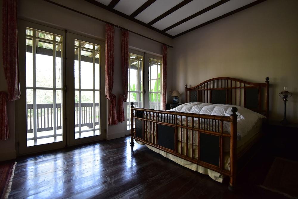 Uncle Jo Rustic Room