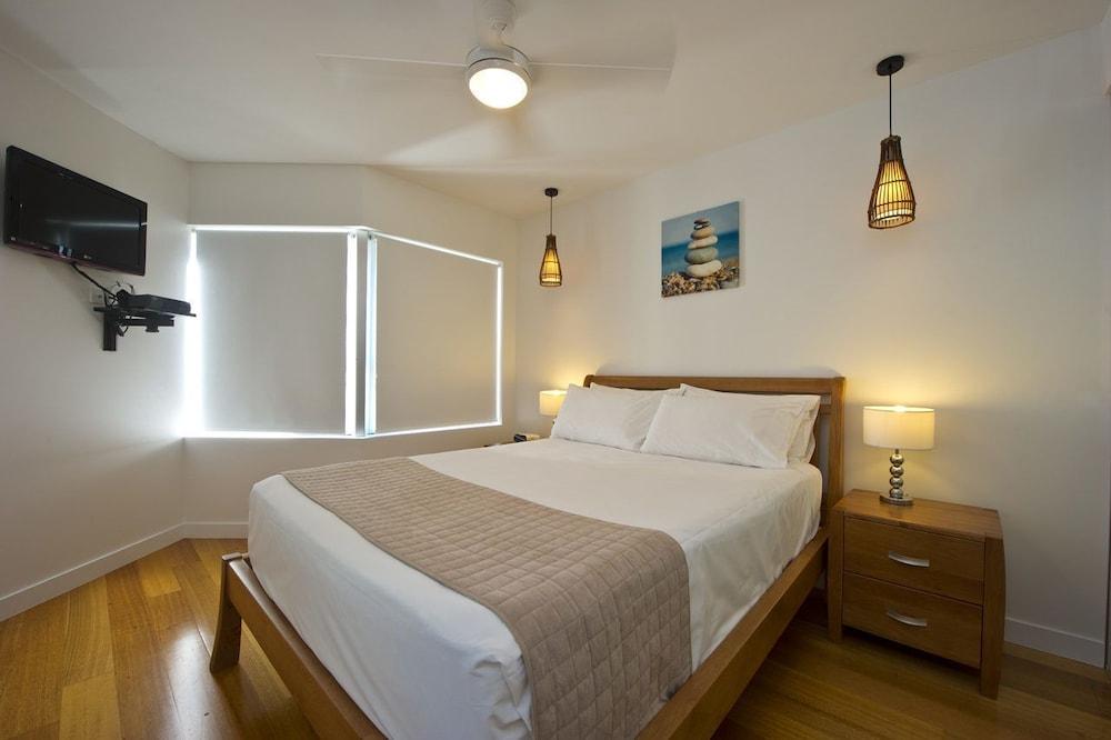 Maggies Beachfront Apt. 5 Room
