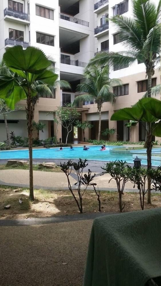 سينتا كريستال فيلا هومستاي كجانج