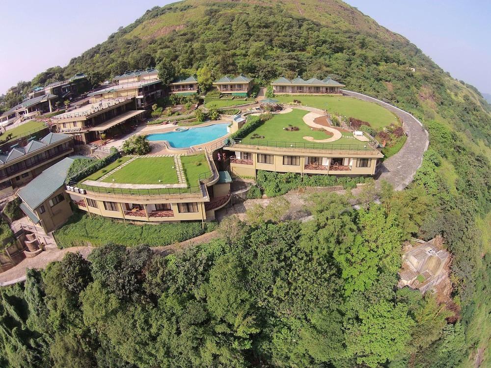 أبر ديك ريزورت - ستاي آند ريلاكس آت ذا هييست بيك لونافالا منظر من الجو