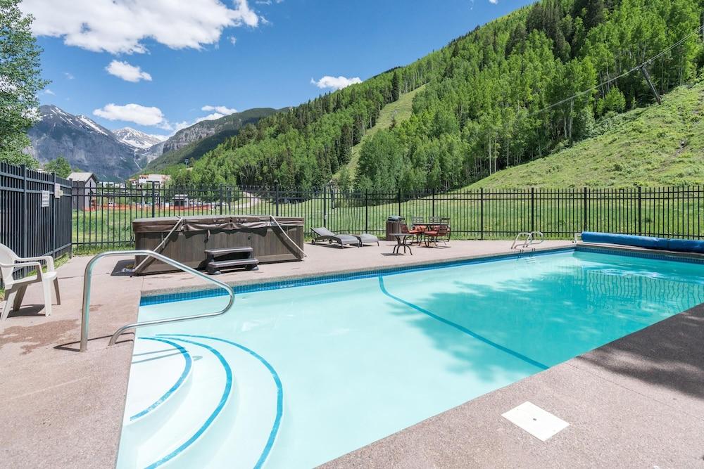 Etta Place 102 by Exceptional Stays Waterslide
