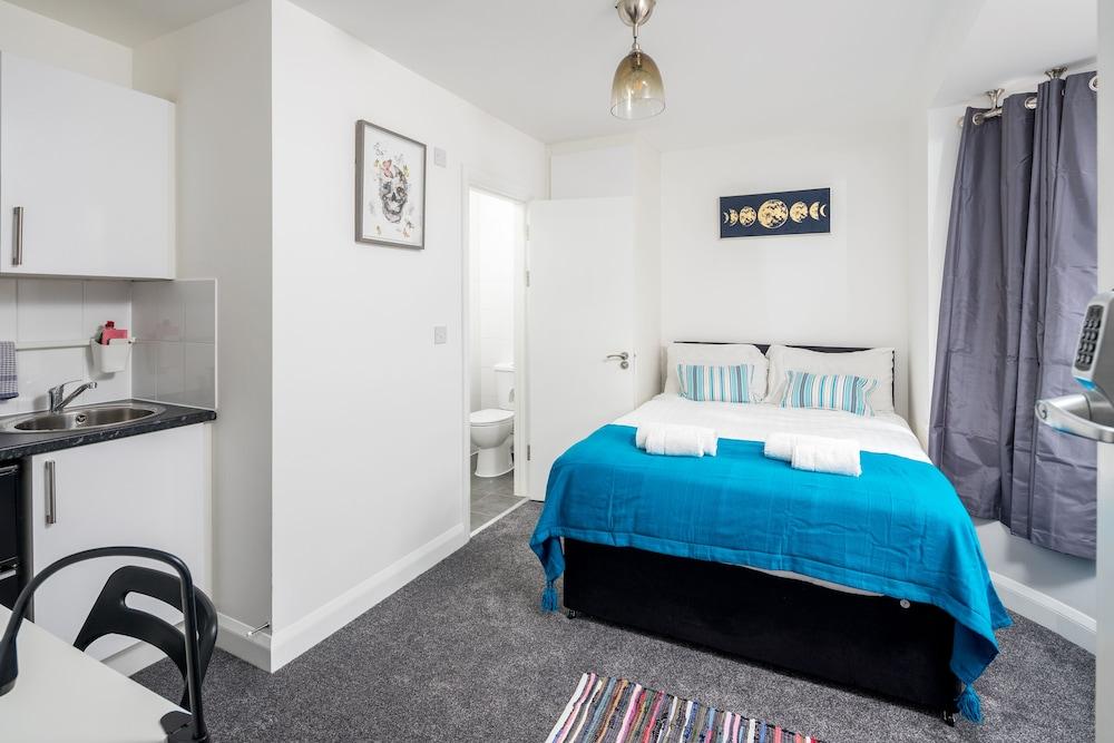 SAV Wembley Studios Room