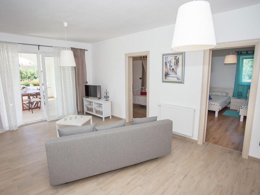 Charming Apartment With Private Terrace in Porec Living Room