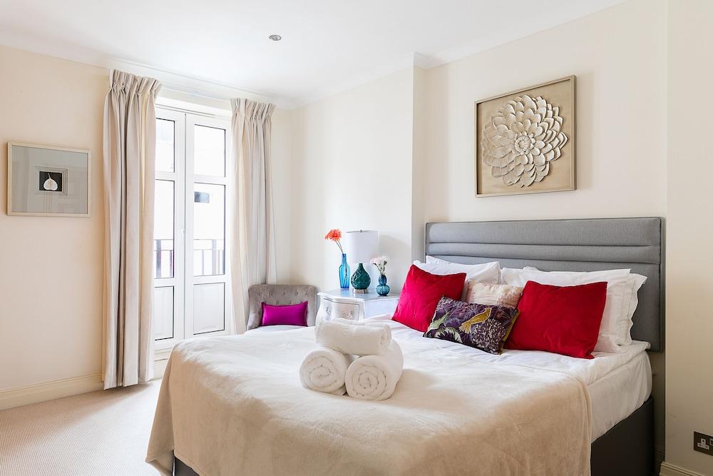 لاكشري 5 بد روم فيلا ويذ باركينج آند إيه سي غرفة