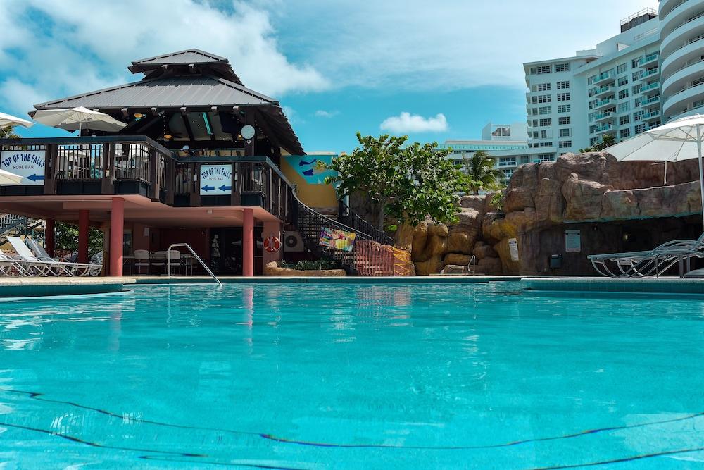 أليكساندر باي ديزاين سويتس زحليقة مائية