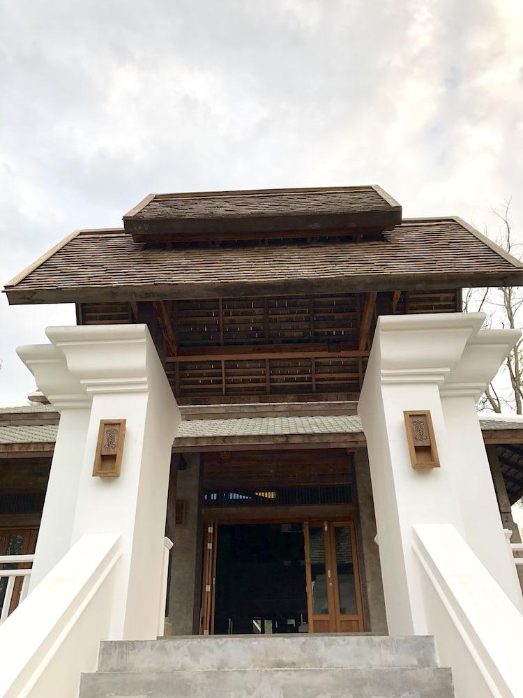 Ruean Racha Resort Exterior