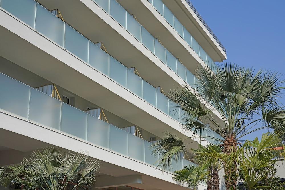 بايك هوتل لا بيرلا تفاصيل الفندق من الخارج