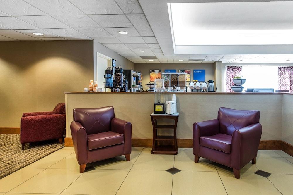 Comfort Inn & Suites Thomson Lobby