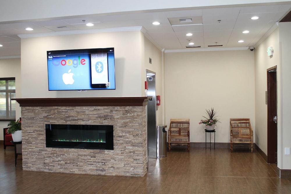 كومفرت إن آند سويتس ليك وود باي اي بٕ ٕ الردهة