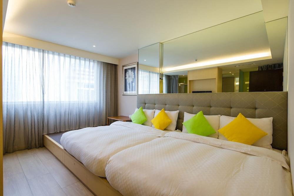 ذا كريستال إن سان مون ليك