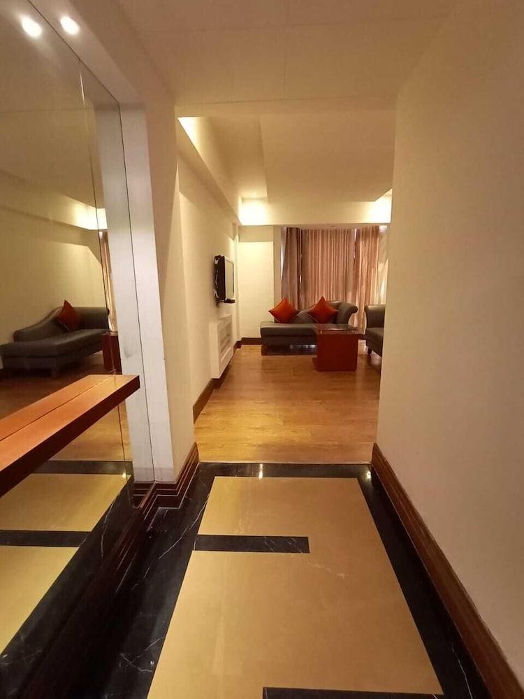 أوتيوم باي ذي أوتيرا، بينجالورو داخلي