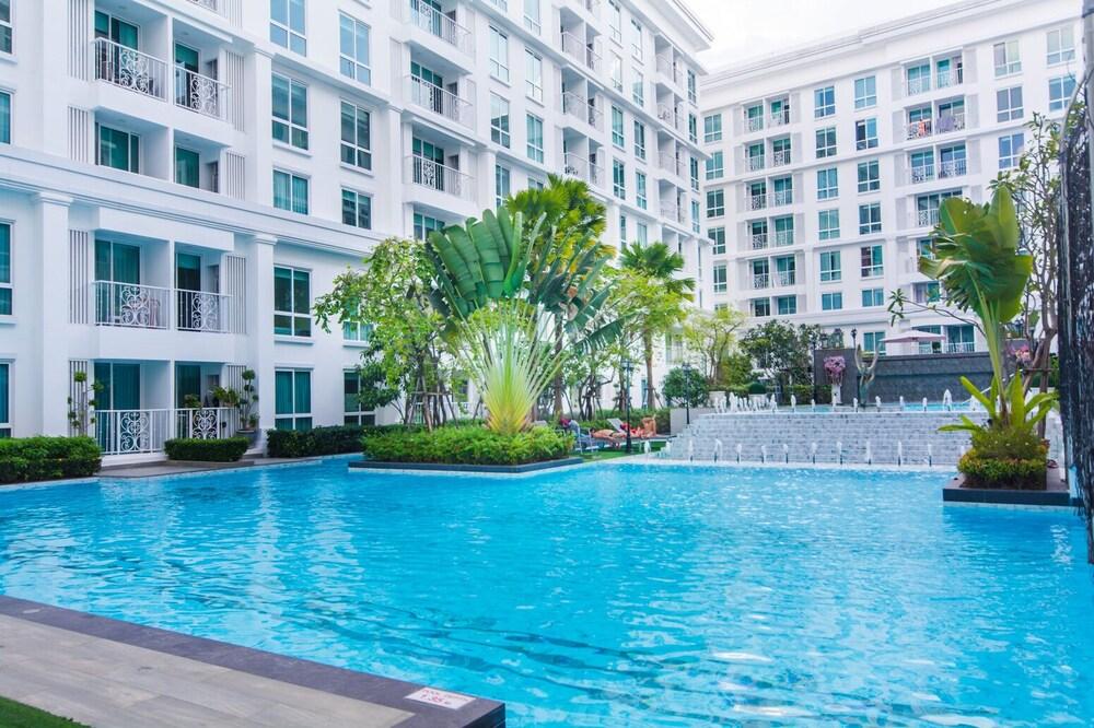 The Orient Resort and Spa by Happy Host Waterslide