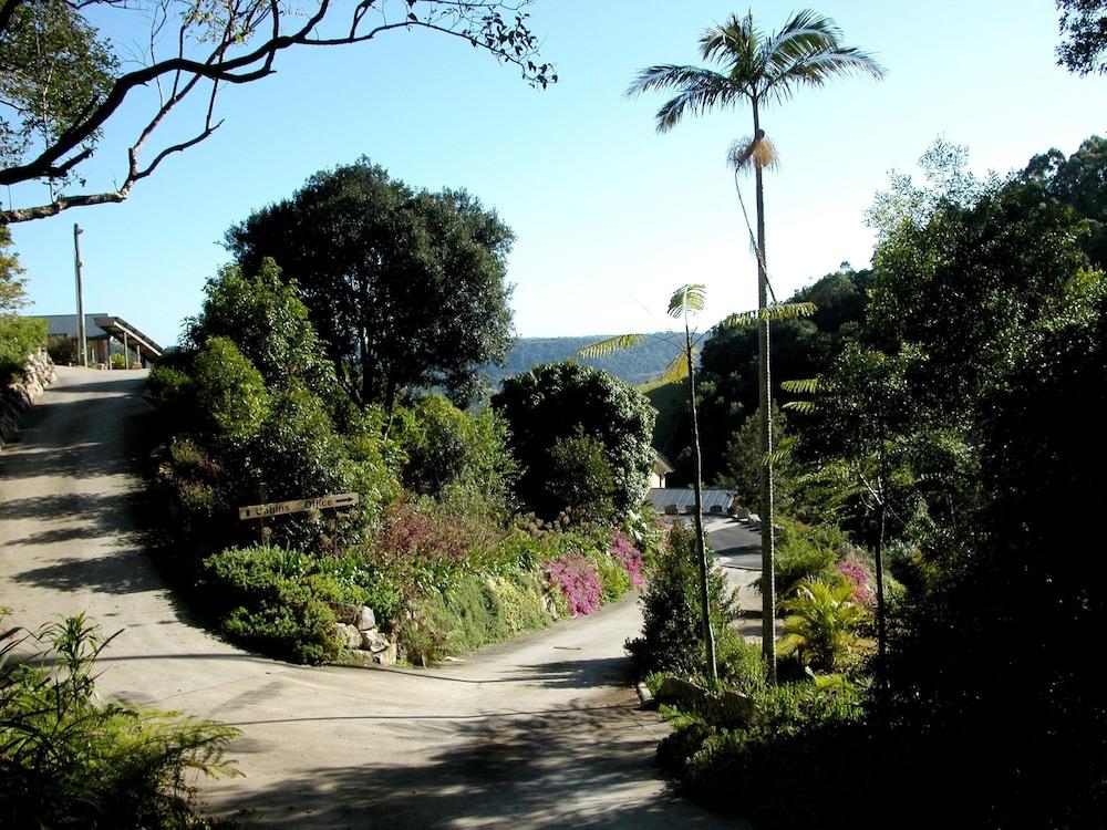 توب أوف ذا هيل المنطقة المحيطة بالمنشأة