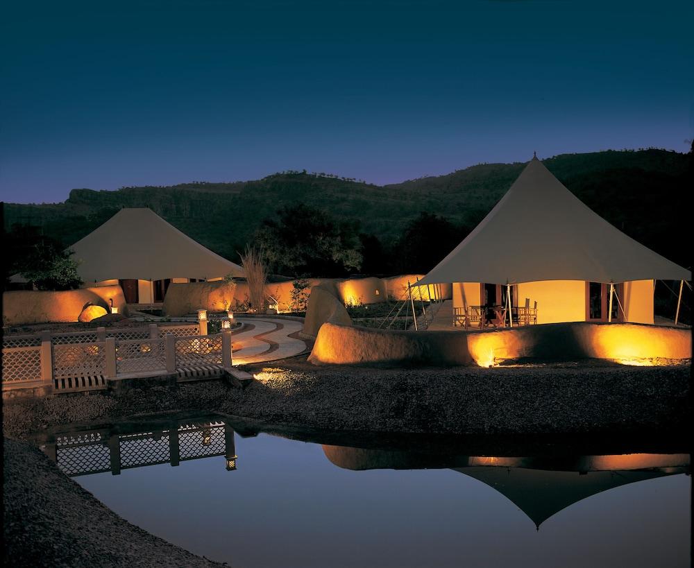 The Oberoi Vanyavilas Wildlife Resort, Ranthambhore Property Grounds
