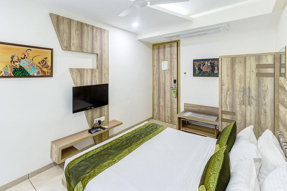 Treebo Daksh Residency Room