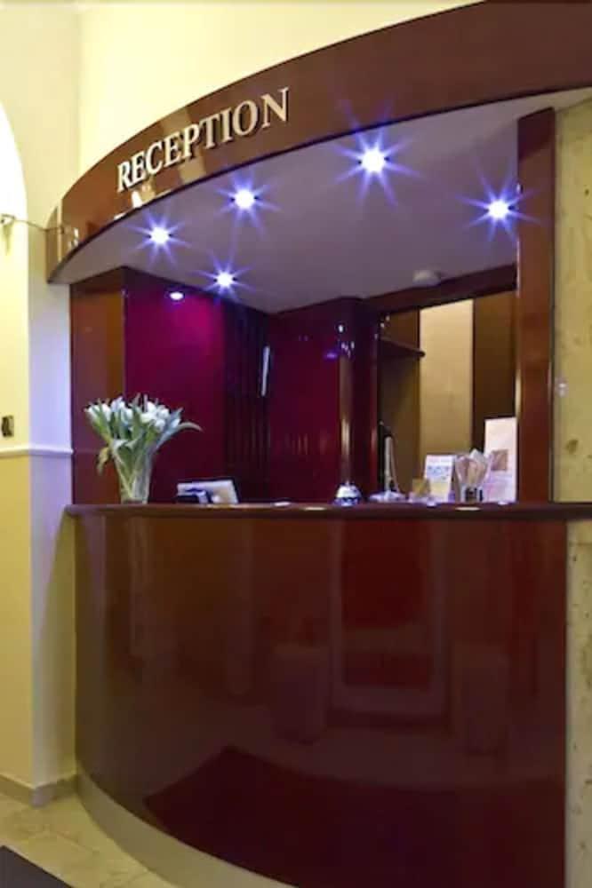 بوكهولز داونتاون هوتل منطقة الاستقبال